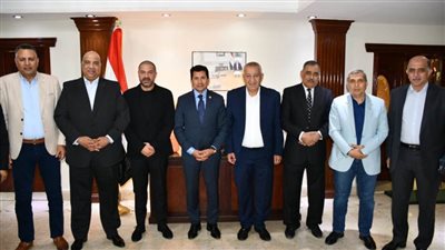 وزير الرياضة يبحث دعم أوجه الاستثمار في الأندية الشعبية