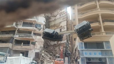 عاجل.. استخراج الجثمان الرابع من أسفل عقار خليل حماد المنهار بالإسكندرية 