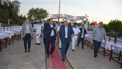 محافظ الوادي الجديد يشارك مجندين فرق الأمن إفطار العيد 