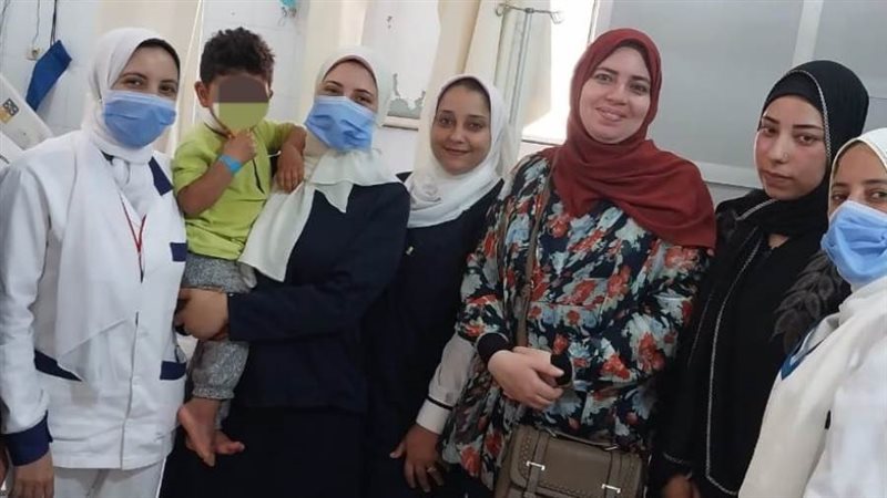 فريق طبي ينقذ طفل