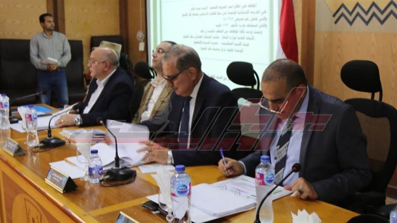 خلال الاجتماع