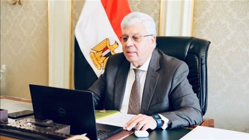 الدكتور أيمن عاشور