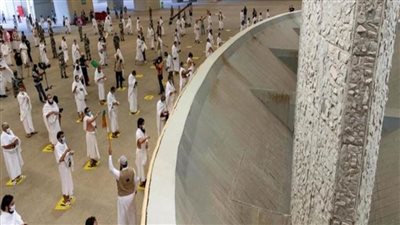 ضيوف الرحمن يشرعون في رمي الجمرات الثلاث بأول أيام التشريق