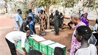 مركز الملك سلمان للإغاثة يوزع السلال غذائية في ولايات السودان