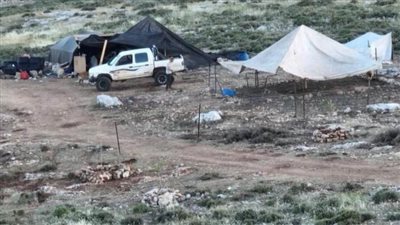 مُستوطنون يقيمون بؤرة استيطانية في رام الله وآخرون يعتدون على فلسطينيين شمال الضفة الغربية