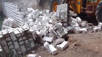 محافظة الجيزة تزيل ١٥ حالة تعد بالبناء المخالف على الأراضي الزراعية بالعياط والبدرشين ومنشأة القناطر