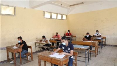 طلاب الثانوية العامة أدوا الامتحان بمادتي الفيزياء والتاريخ