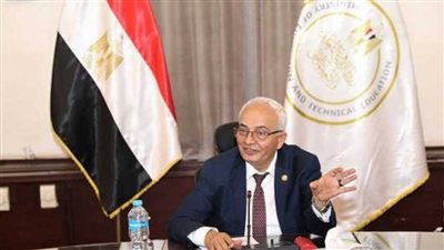 رضا حجازي يطمئن على مستوى امتحاني الفيزياء والتاريخ ووضوح الأسئلة