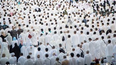 الحجاج يواصلون طواف الإفاضة ورمي الجمرات