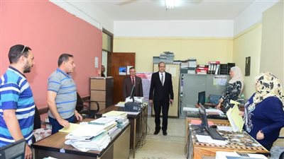 رئيس جامعة سوهاج يهنئ الجهاز الإداري عقب العودة من إجازة عيد الأضحي