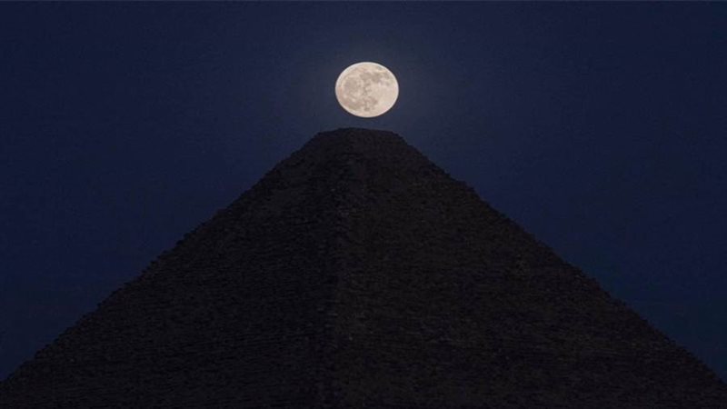 القمر تاج خوفو