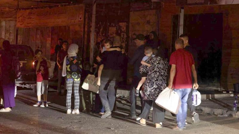 فرار الآلاف من المخيم