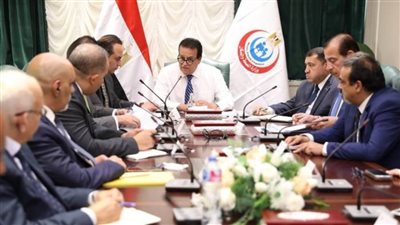 وزير الصحة يعقد اجتماعًا لمتابعة مؤشرات الأداء بحملة 