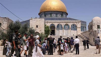 مُستوطنون يتقدمهم وزير إسرائيلي سابق يقتحمون باحات المسجد الأقصى المبارك