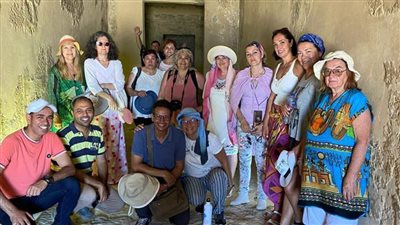 وفد سياحي من دولة إسبانيا يزور منطقة آثار 