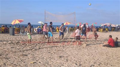 توافد معسكرات الجامعات والأكاديميات الرياضية على مصيف بلطيم وممارسة الألعاب على الشواطئ