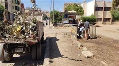 حملات مكثفة لنظافة الأحياء السكنية بالخارجة في الوادي الجديد