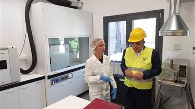 الفريق أسامة ربيع يتفقد مصنع  إعادة تدوير المخلفات الصلبة والسائلة باليونان