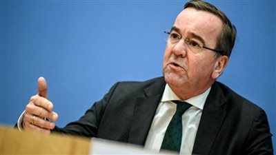 وزير الدفاع الألماني: لن نزود أوكرانيا بالذخيرة الحية