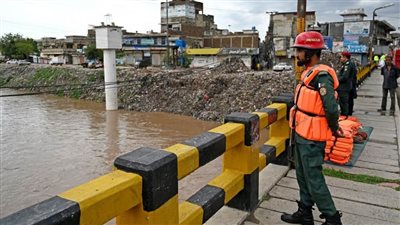مصرع ثمانية أطفال جراء انهيار أرضي شمال باكستان