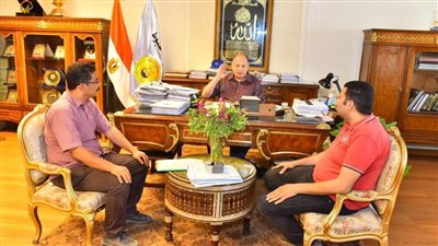 محافظ أسيوط يناقش تنفيذ خطة الرصف بالقرى والمراكز وفقاً للاشتراطات ومعايير الجودة