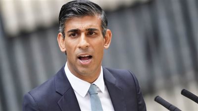 رئيس الوزراء البريطاني: لا نشجع على استخدام القنابل العنقودية