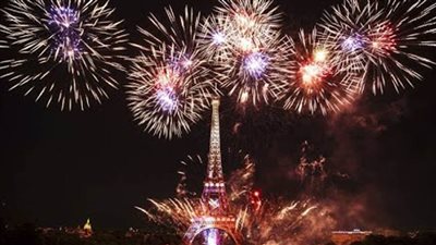 حظر بيع وحمل ونقل القذائف النارية خلال احتفالات فرنسا بعيدها الوطني