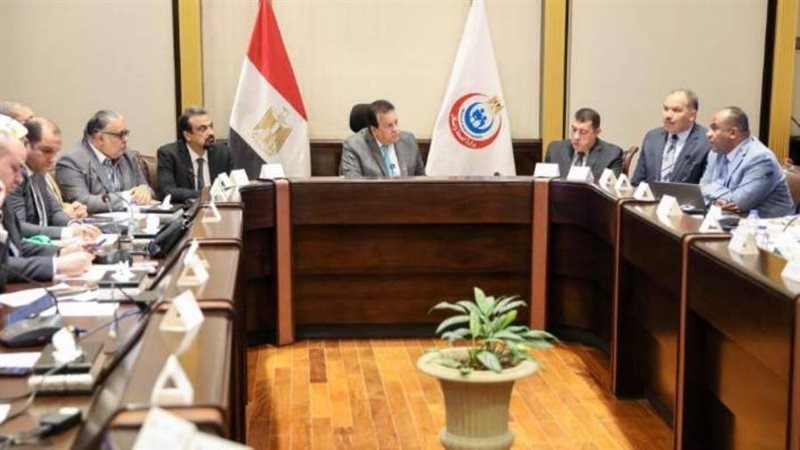 اجتماع وزير الصحة