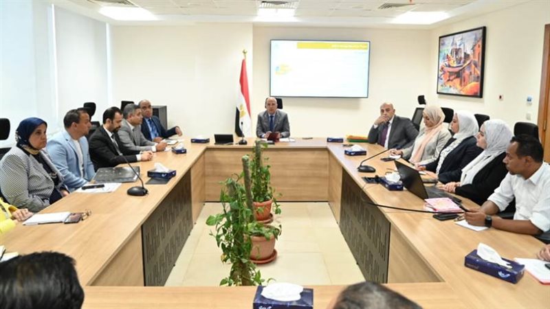 وزير الري يبحث مع