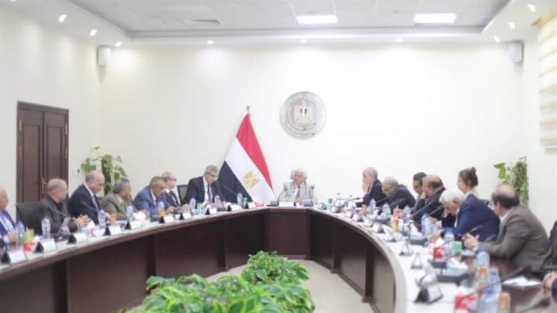 خلال الاجتماع