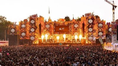 الشرطة الألمانية تطالب رواد الحفلات في برلين بعدم خلع ملابسهم خلال مهرجان موسيقى التكنو