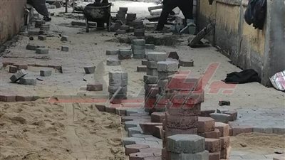 استمرار أعمال التطوير بتركيب الإنترلوك بشوارع كفر الشيخ