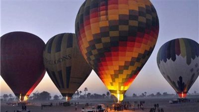 بعد توقف يومين.. عودة رحلات البالون للتحليق في سماء الأقصر