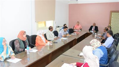 مركز التنمية المستدامة بجامعة سوهاج يستعرض خطة العمل المستقبلية مع منسقي المركز بالكليات