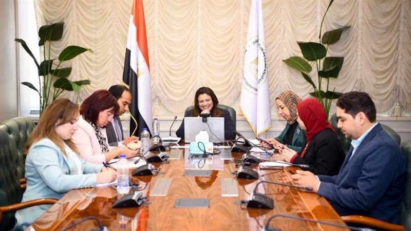 الوزيرة خلال اللقاء