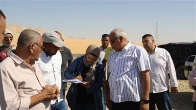 محافظ الوادي الجديد يتابع مستجدات الأعمال بنادي الهجن والفروسية الدولي  