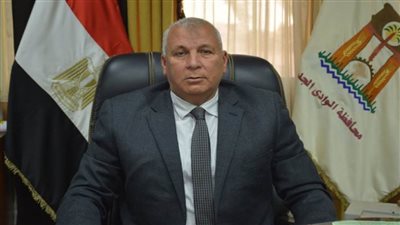 محافظ الوادي الجديد يتابع مستجدات الأعمال بنادي الهجن والفروسية الدولي