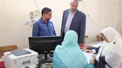 مدير تعليم الخارجة في جولة مفاجئة لمتابعة سير العمل