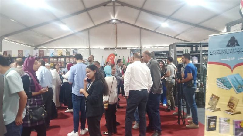 افتتاح معرض مكتبة