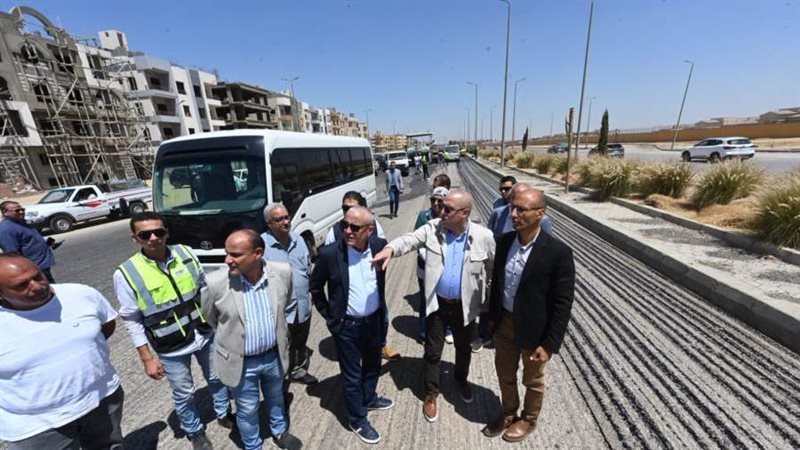 وزير الإسكان يتفقد