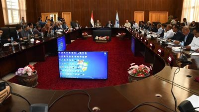 وزير الإسكان ومحافظ البحر الأحمر يتابعان موقف خدمات مياه الشرب والصرف الصحي