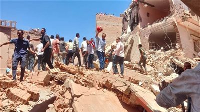 الصور الأولى لحادث إثر انهيار عقار من 8 طوابق بمدينة رشيد