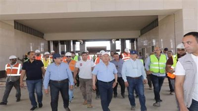 وزير النقل يتفقد مواقع العمل بالخط الأول من شبكة القطار الكهربائي السريع 