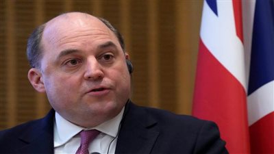 وزير الدفاع البريطاني يعتزم الاستقالة في التعديل الوزاري المقبل