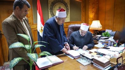 الإمام الأكبر يهنئ أوائل الشهادتين الإعدادية والثانوية الأزهرية لمعاهد البعوث الإسلامية