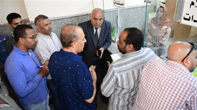 محافظ قنا يتفقد المركز التكنولوجي للاطمئنان على مستوى الخدمات المقدمة للمواطنين 