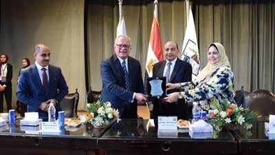 حفل تخرج طلاب سياسة واقتصاد بني سويف بحضور السفير محمد العرابي