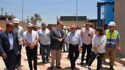 محافظ أسيوط يتفقد التشغيل التجريبي لمحطة رفع صرف صحي دير درنكة