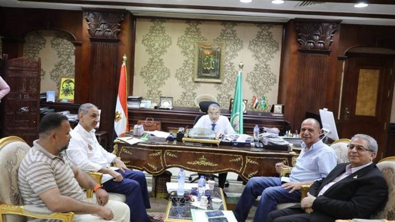 محافظ المنيا مع النواب