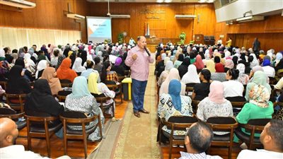 محافظ أسيوط يلتقي المعلمين الجدد المقبولين في مسابقة الـ 30 ألف معلم